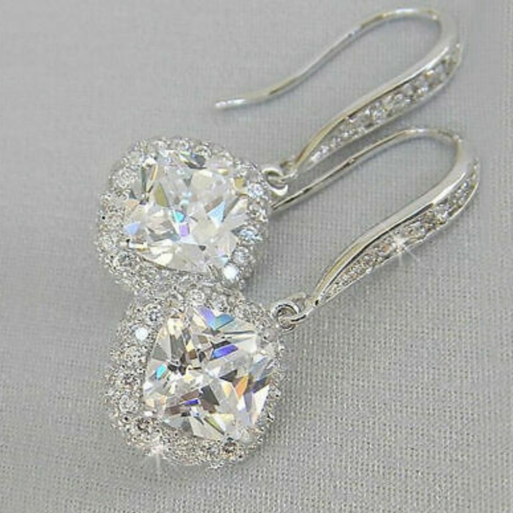 !! 🎄 Sale!! Elegant Silver White Sapphire Drop Earrings: Christmas Sale